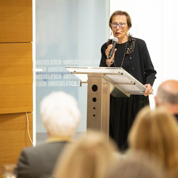 Konferenz Lily Unden