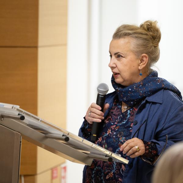 Konferenz Lily Unden