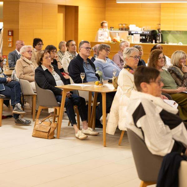 Konferenz Lily Unden