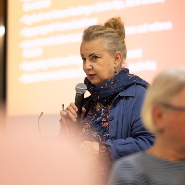 Konferenz Lily Unden