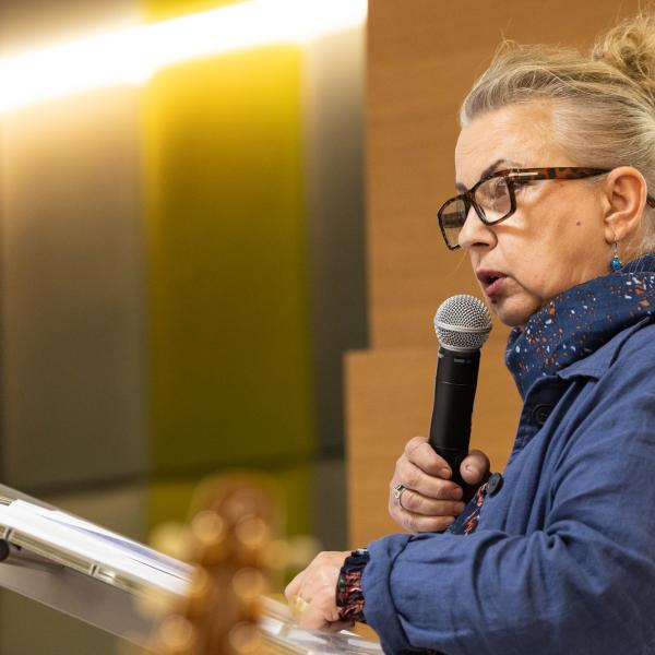 Konferenz Lily Unden