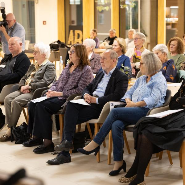 Konferenz Lily Unden