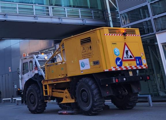 Photo d'un camion sismique