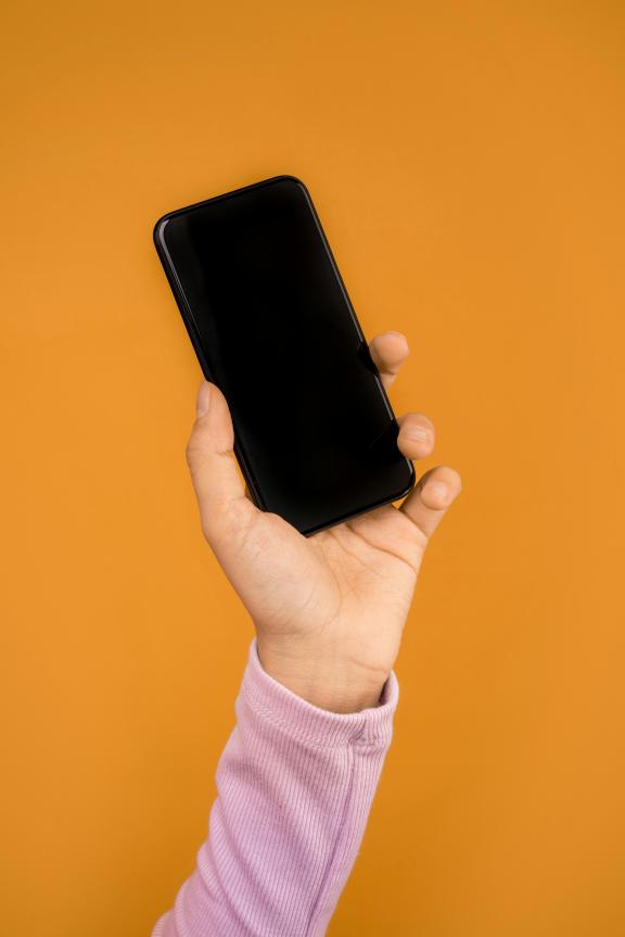 Smartphone dans une main