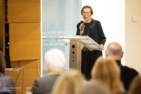Konferenz Lily Unden