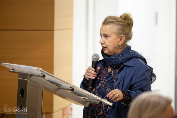 Konferenz Lily Unden