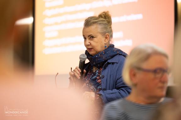 Konferenz Lily Unden