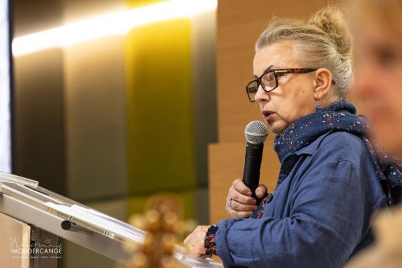 Konferenz Lily Unden