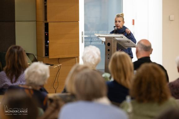 Konferenz Lily Unden